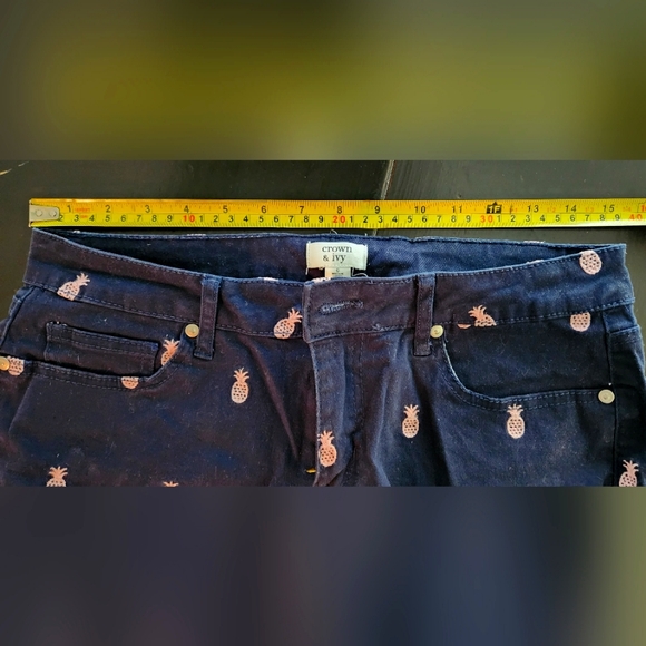 Crown & Ivy Pink Pineapple Shorts - Picture 4 of 9